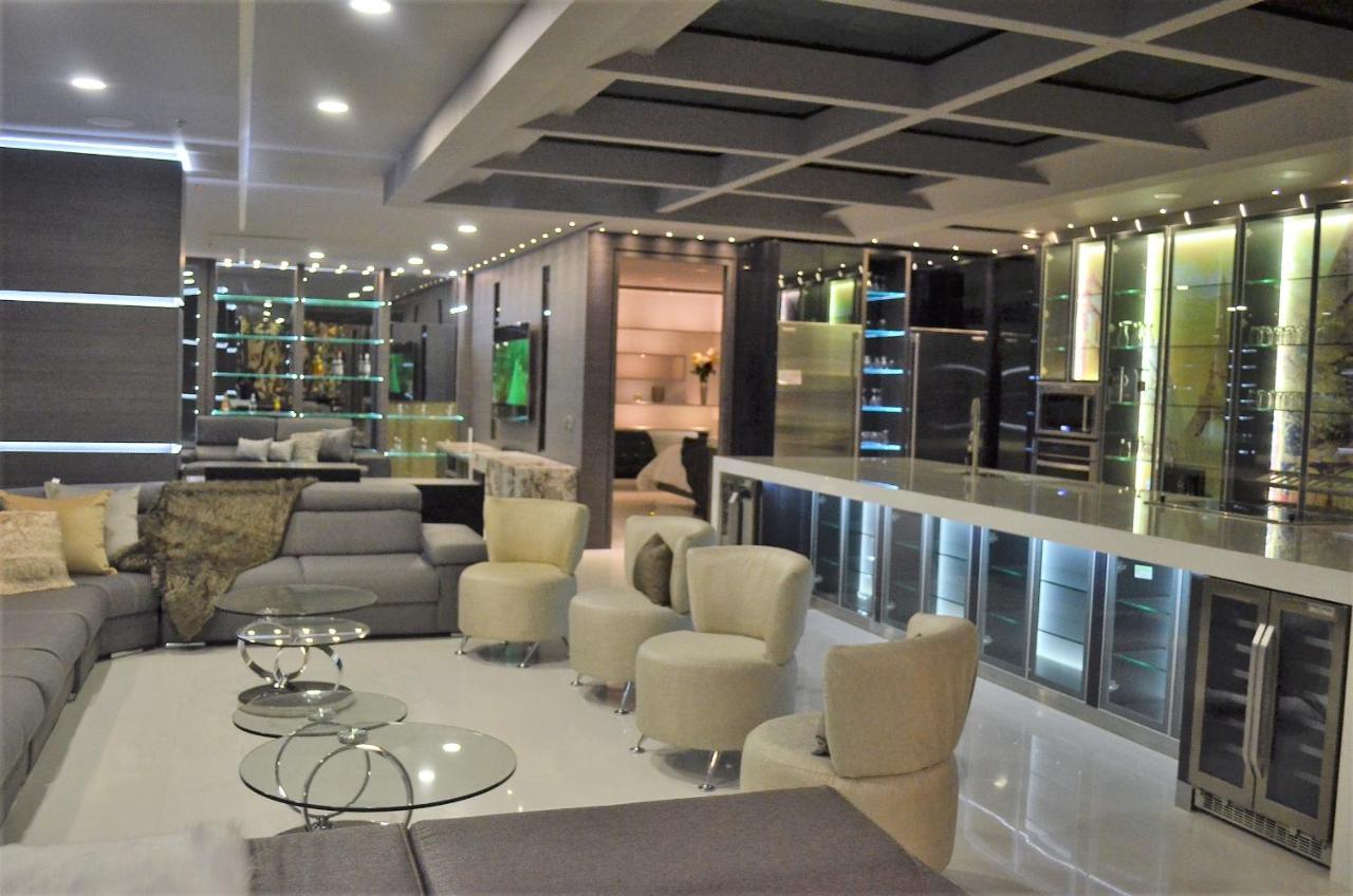 Hotel Paris Luxury Suites Medellin Exterior photo