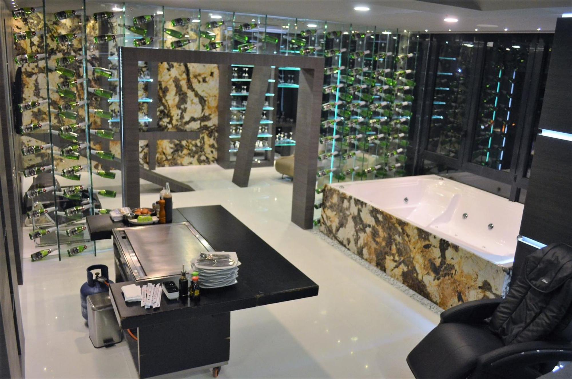 Hotel Paris Luxury Suites Medellin Exterior photo