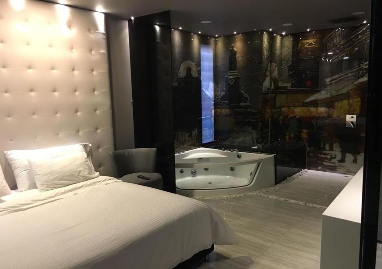 Hotel Paris Luxury Suites Medellin Exterior photo