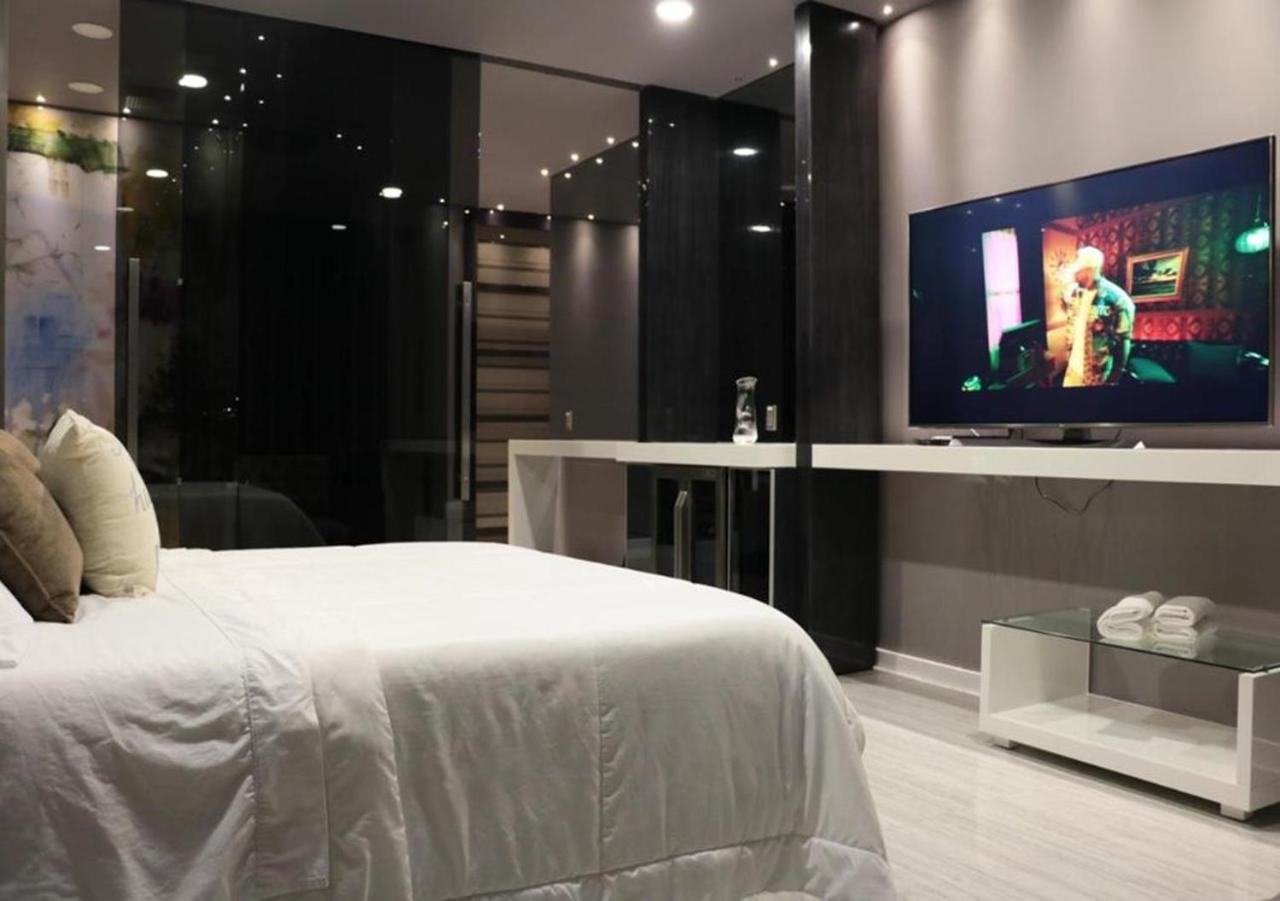 Hotel Paris Luxury Suites Medellin Room photo