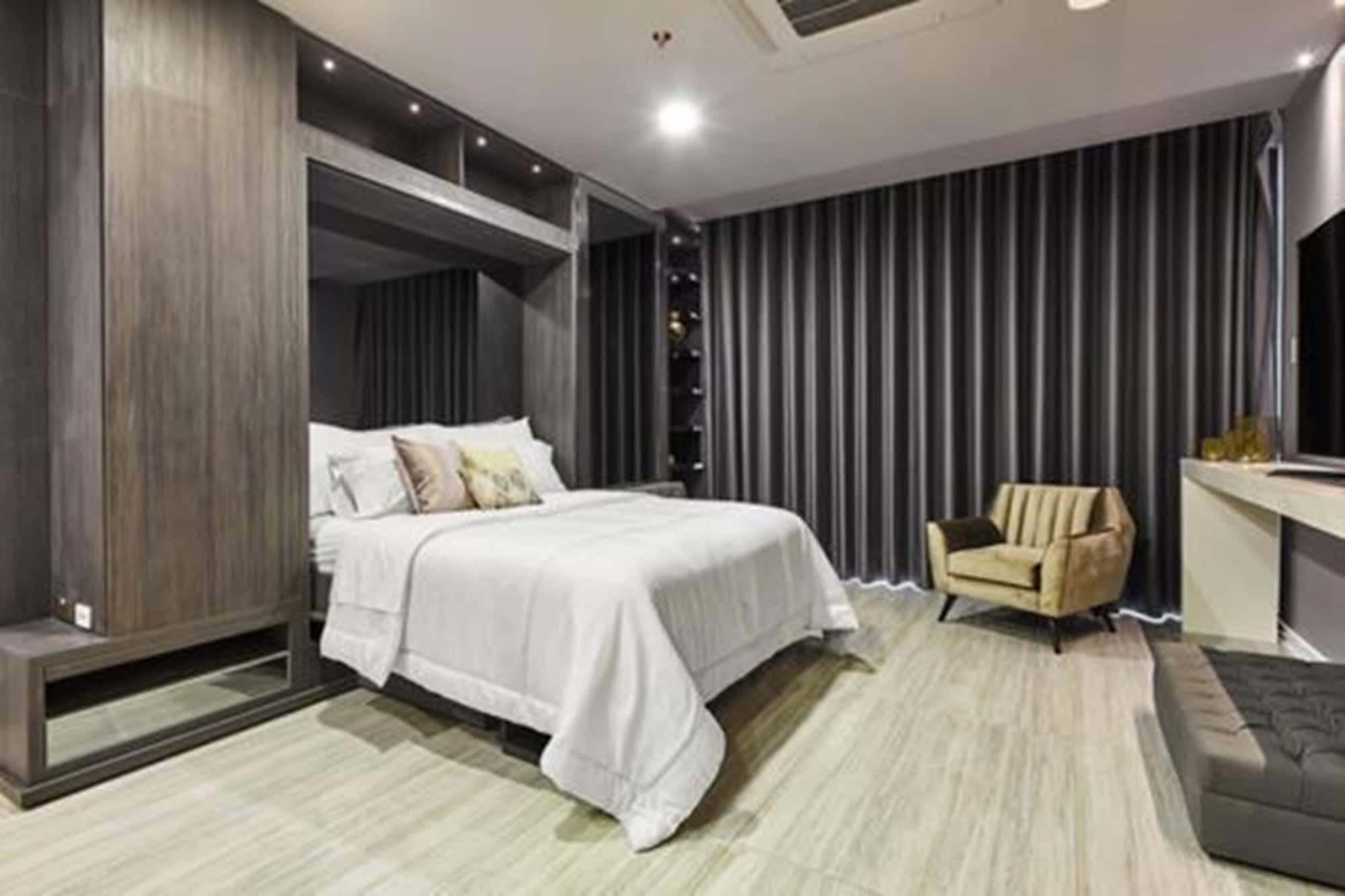 Hotel Paris Luxury Suites Medellin Exterior photo